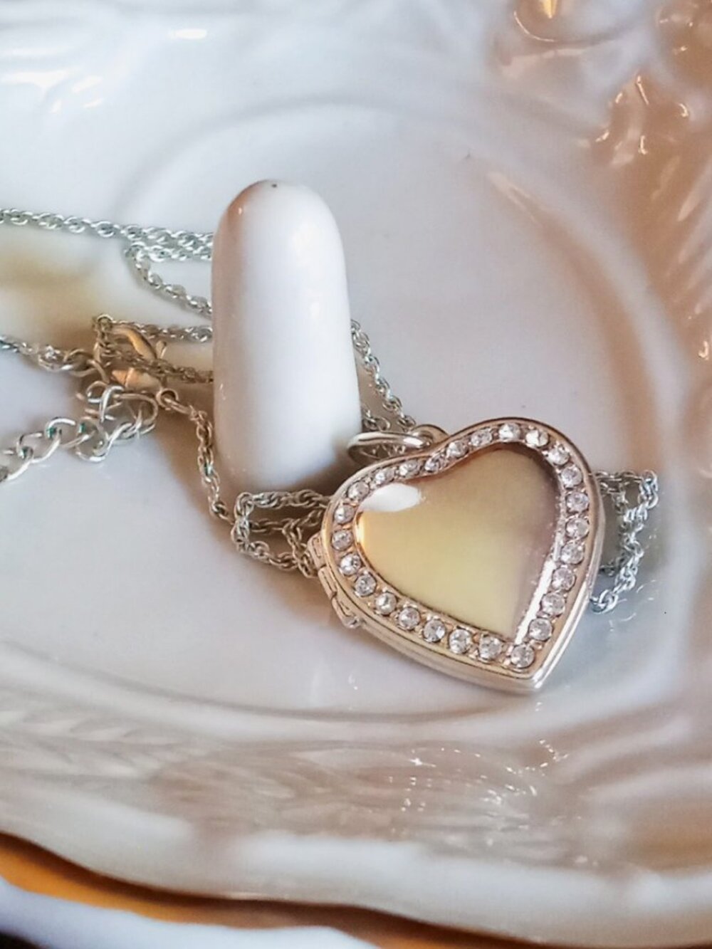 ✧✧✧❤︎ Vintage 2004 Avon "Rhinestone Halo" Heart Locket ❤︎✧✧✧ - Picture 5 of 16